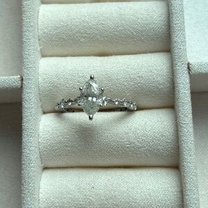 Elegant Silver Women's Ring